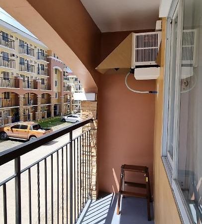 Davao City Mikaela'S Crib- 1 Bedroom Flat @ Arezzo Place Condominium מראה חיצוני תמונה